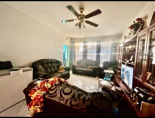 2 BEDROOM APARTMENT FOR SALE IN VANDERBIJLPARK CW 2